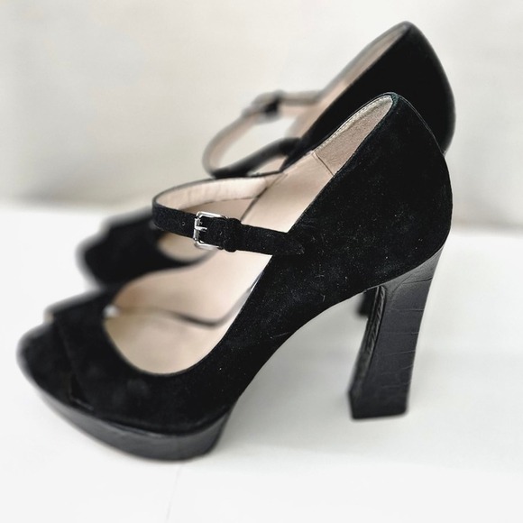 Michael Kors Ladies Black Suede and Leather Heels Size 7 - Picture 5 of 15